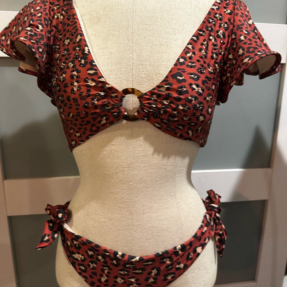 Chic Leopard Print Bikini with Ring Accent